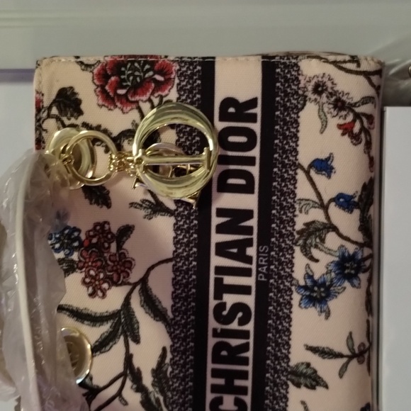 Purses - Picture 4 of 4